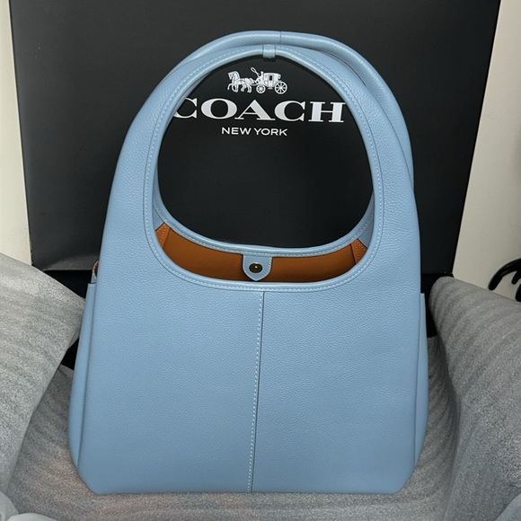 Beautiful Coach Lana Shoulder Bag - Picture 3 of 13